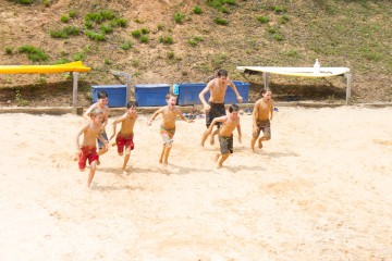 boys-beach-run